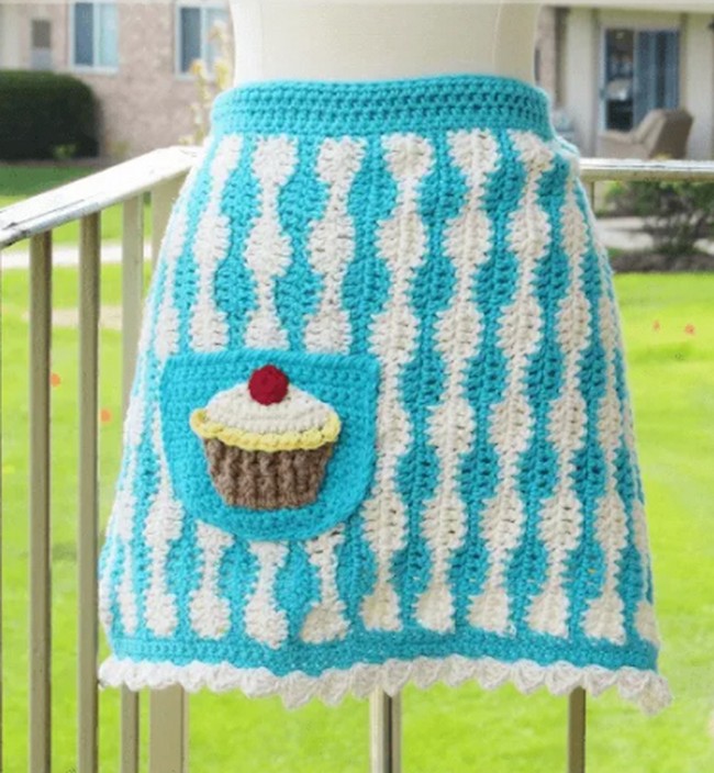 Baker’s Apron With Jumbo Cupcake Applique