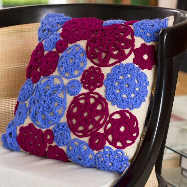 Circle Motif Pillow