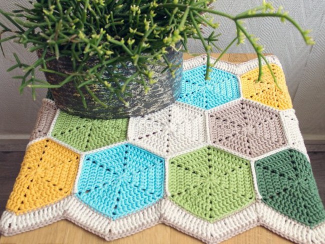 Crochet A Beautiful Hexagon Table Runner