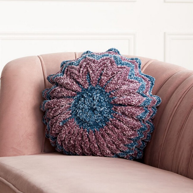 Crochet Pleated Pillow