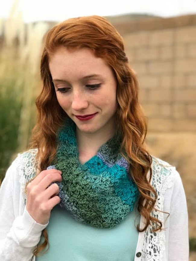 Peacock Cowl