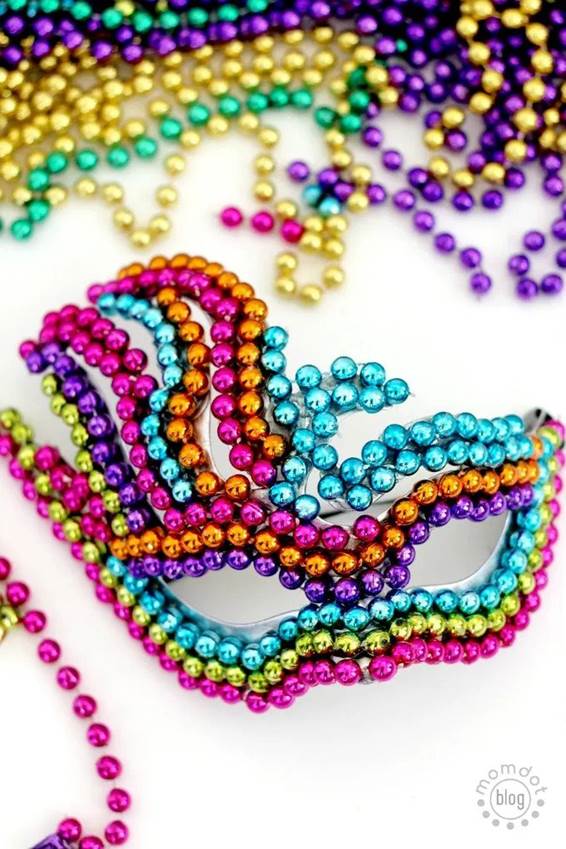 DIY Mardi Gras Mask With Beads