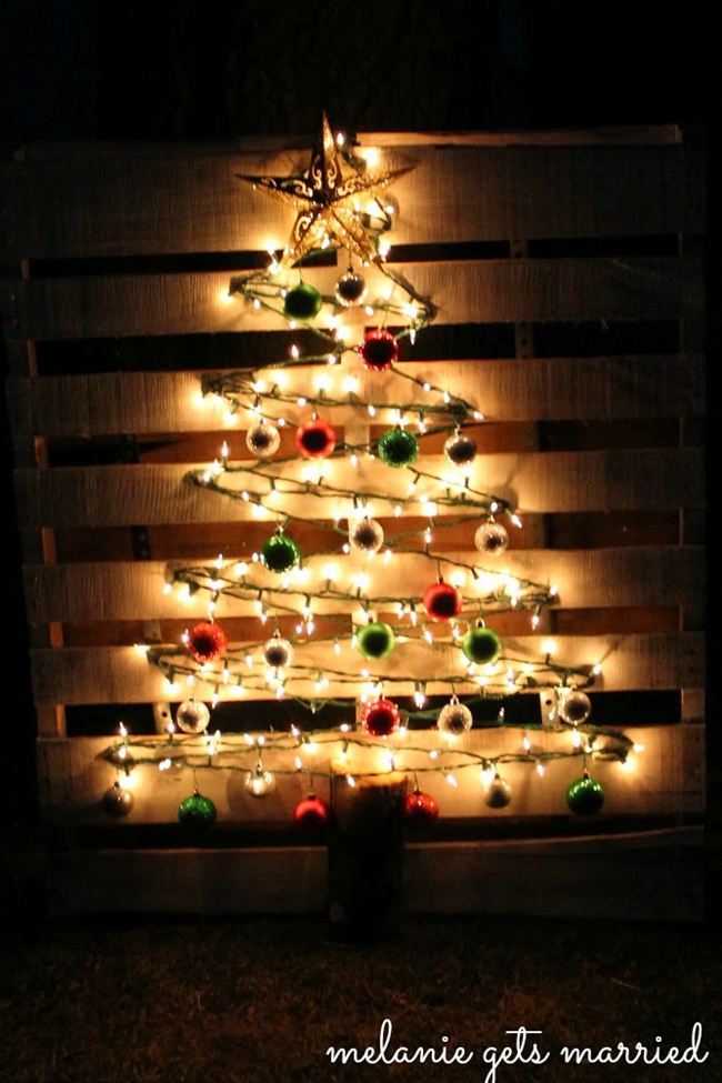 Pallet Tree with Ornaments