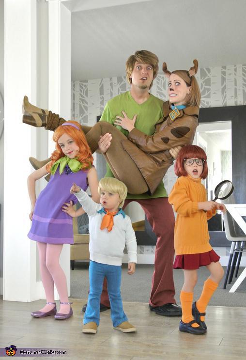 DIY Scooby Doo Family Costume