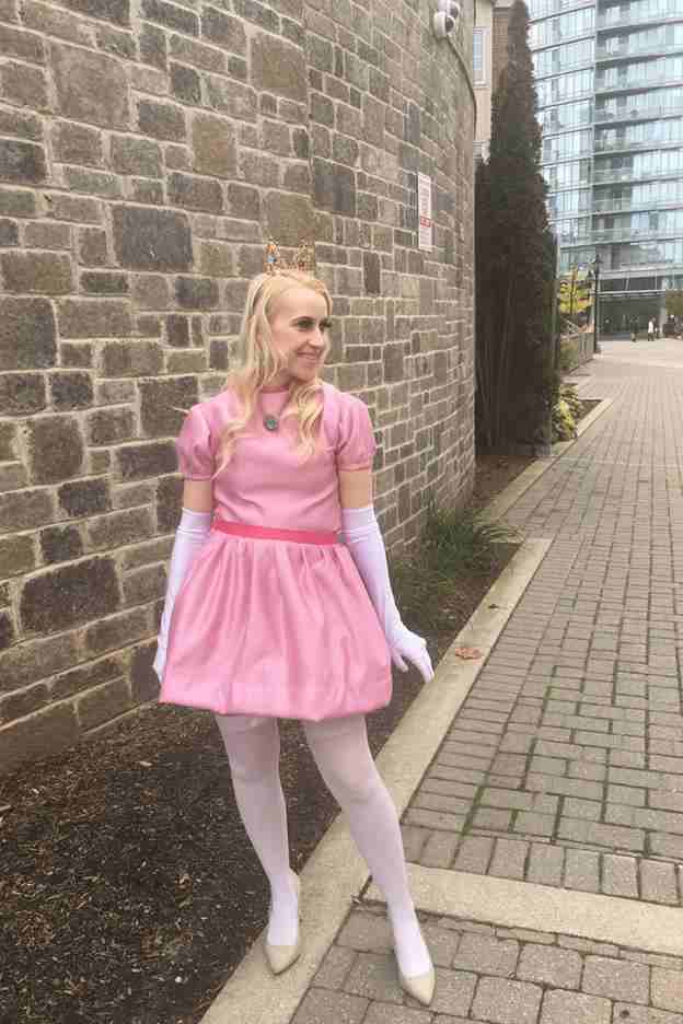 DIY Princess Peach Costume Girl