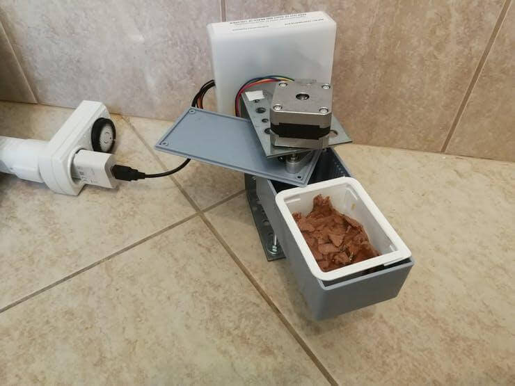  DIY Automatic Cat Feeder