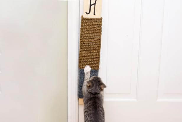 DIY Hanging Cat Scratching Pad