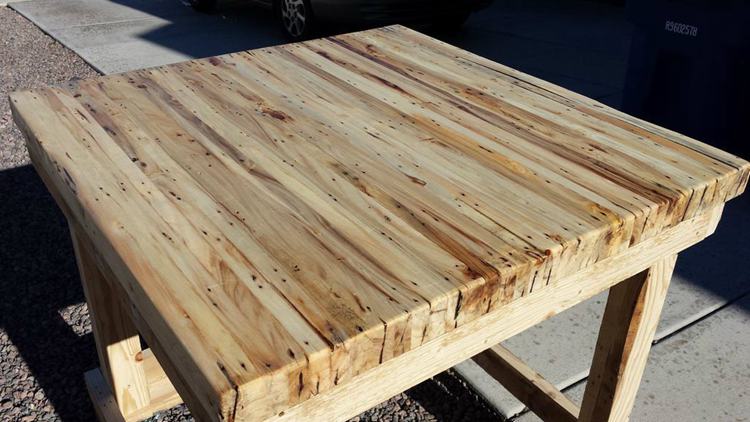 DIY Pallet Table Workbench