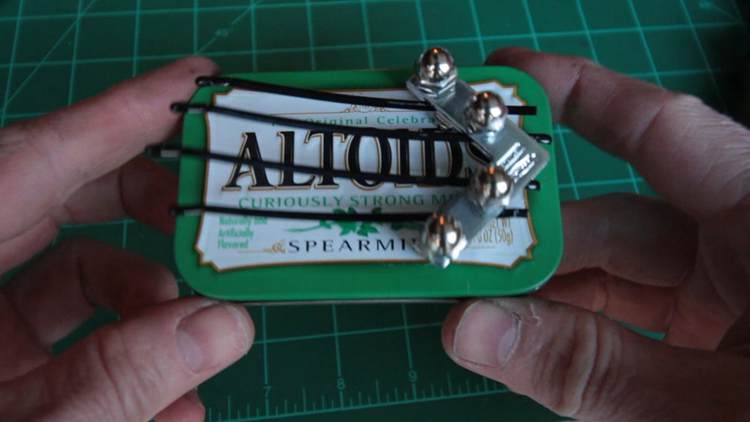 DIY Pocket Kalimba With Bobby Pins