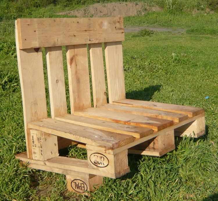 DIY Pallet Bench