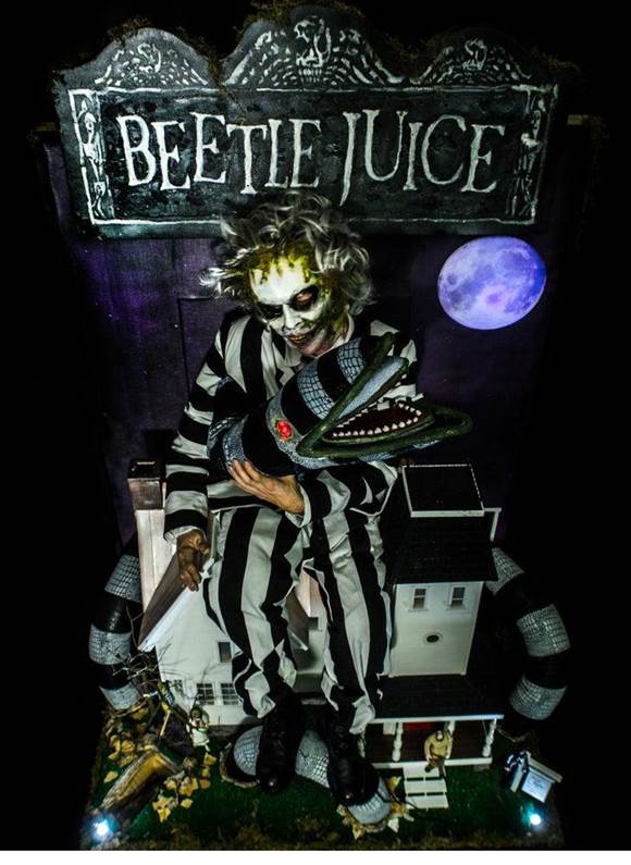 Ultimate Beetlejuice SandWorm Puppet Costume