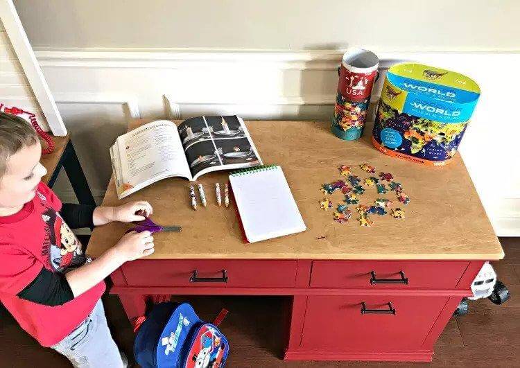 DIY Children’s Desk Plans With Storage