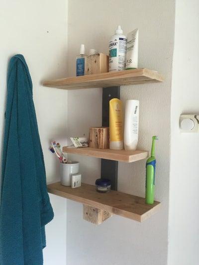 DIY Bathroom Shelf From Pallet Wood
