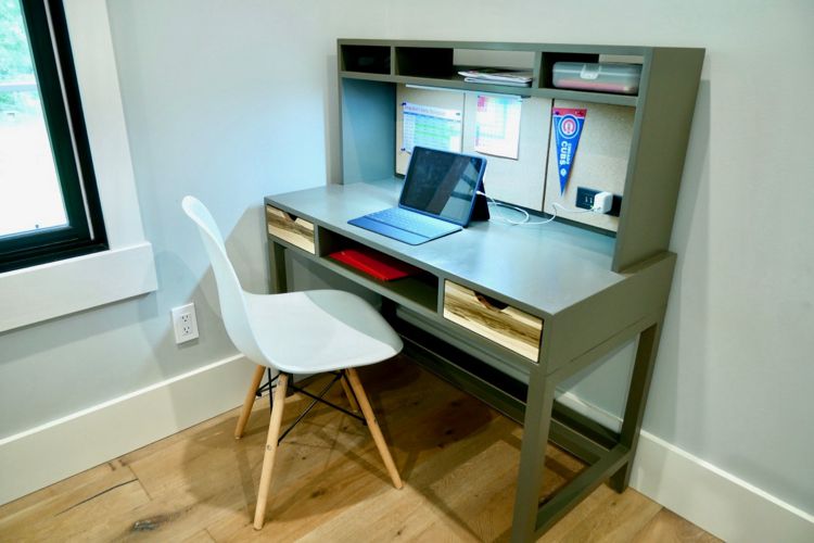 DIY Childs Desk With Hutch