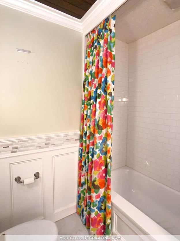 Colorful curtain for bathroom