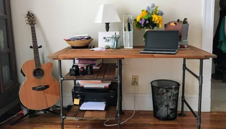 DIY Desk With Industrial Pipe