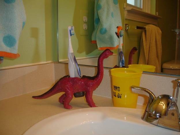 DIY Dinosaur Toothbrush Holder