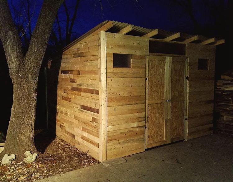 DIY Pallet Shed