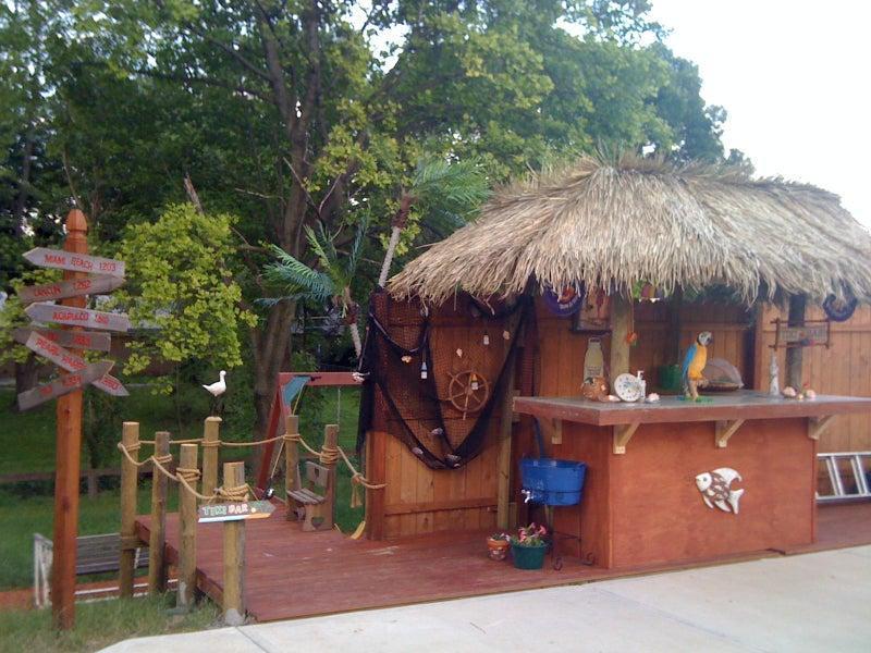 DIY Poolside Tiki Bar