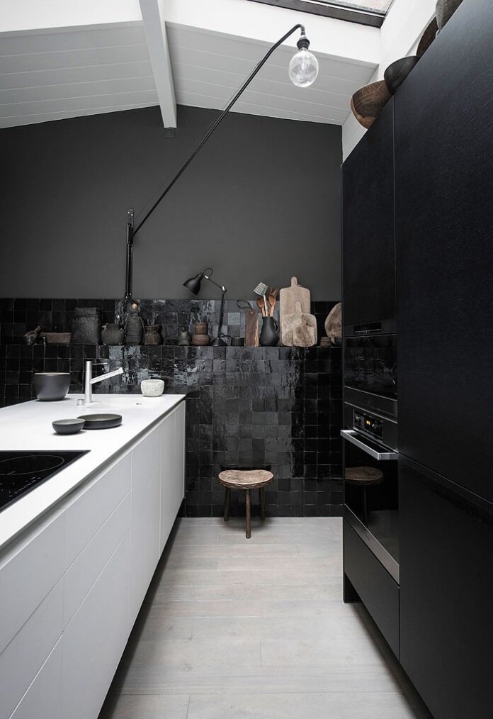 Kitchen Wall in Black