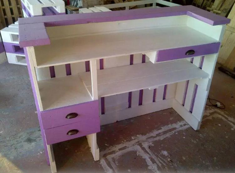 Pallet Wood Reception Desk Idea