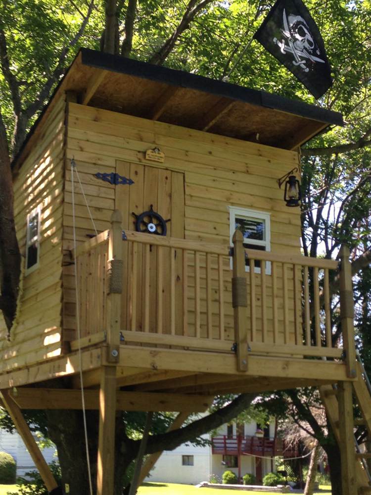 Pirate Hideout Treehouse DIY