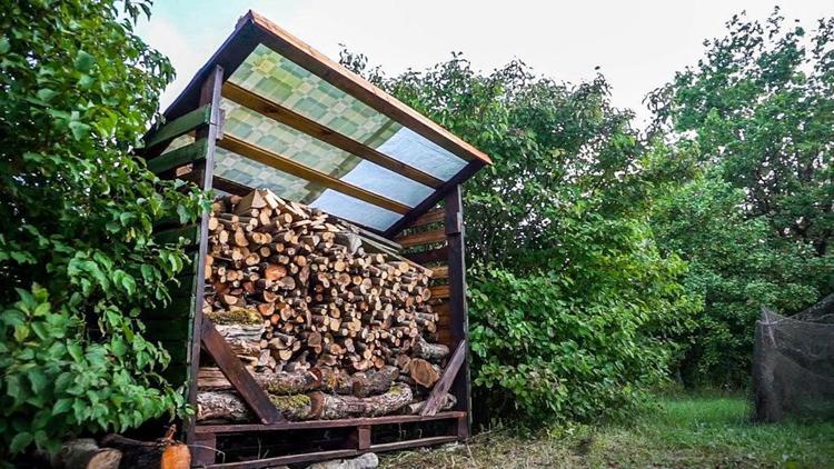 Simple Pallet Firewood Shed