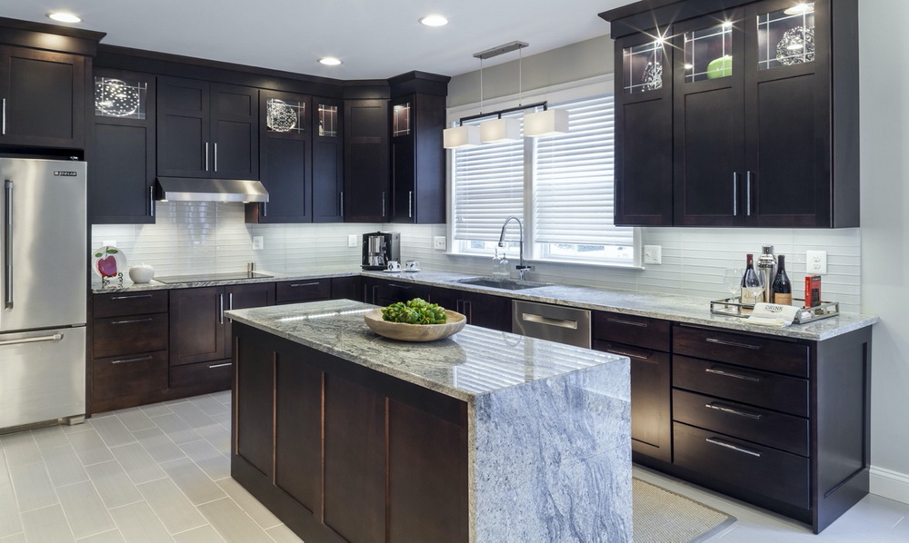 Surround Your Black Kitchen with Splashes of Color