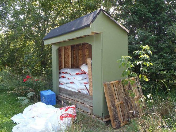 Wood Pallet Storage Shed