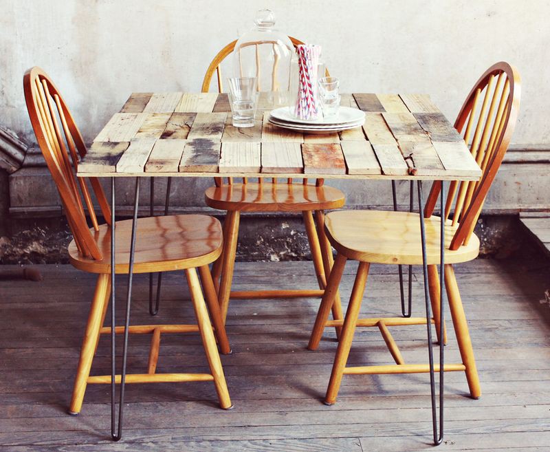 Wood Pallet Table DIY