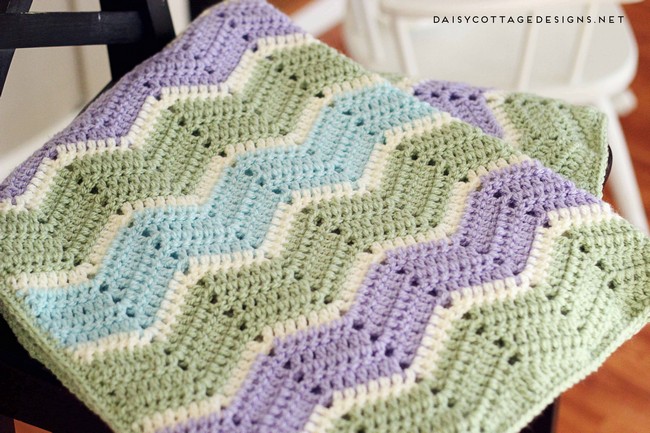 Easy Chevron Baby Blanket Crochet Pattern
