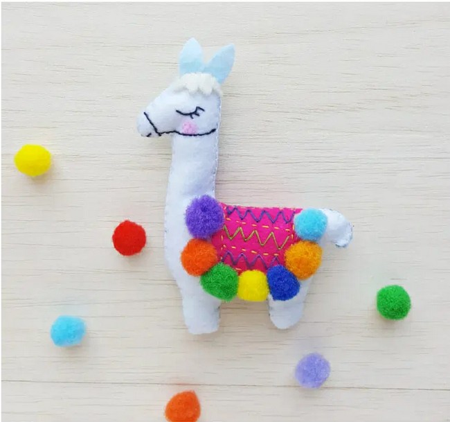 Felt Llama