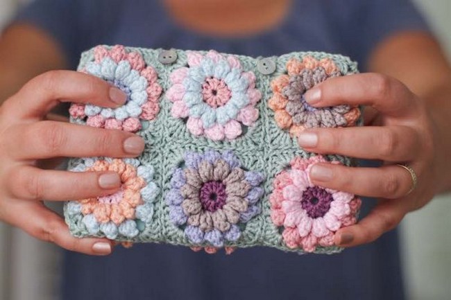 Flower Clutch Crochet Pattern