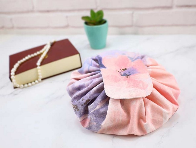 Round Drawstring Makeup Bag