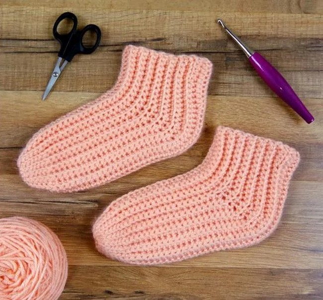 Super Easy Slipper Socks Free Crochet Pattern
