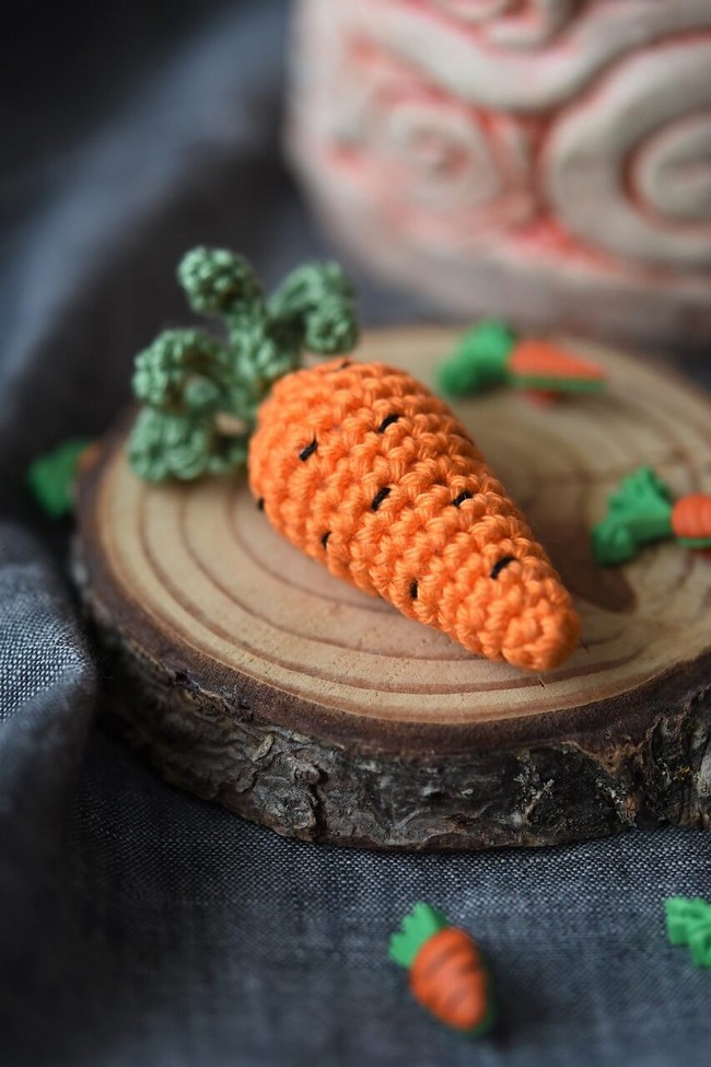 Amigurumi mini carrot