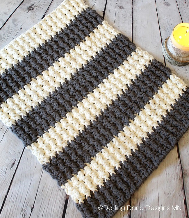 Plush Ribbed Bath Mat