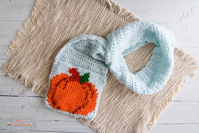 Pumpkin Leaf Pocket Scarf