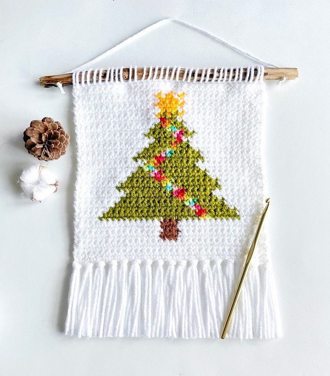 15 Free Crochet Christmas Wall Hanging Patterns For Holiday Season