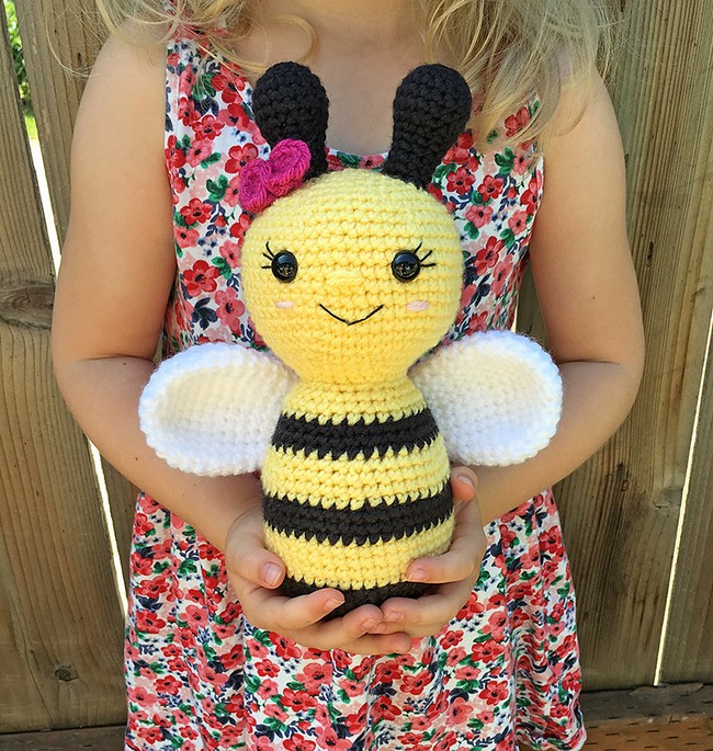 Amigurumi bumble wing