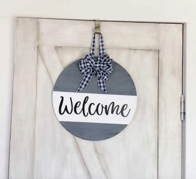 DIY Wooden Door Hanger with Cricut