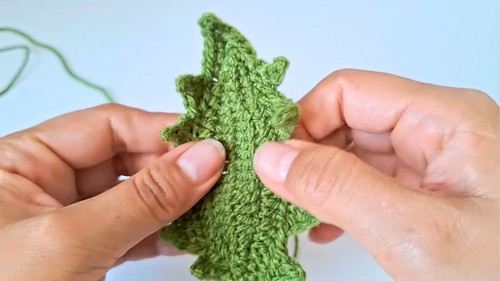 Crochet Christmas Holly Pattern 5
