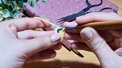 Crochet Flower Bookmark Pattern 1