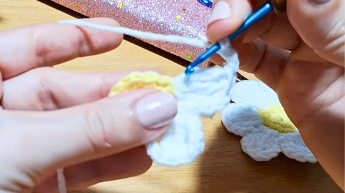 Crochet Flower Bookmark Pattern 3