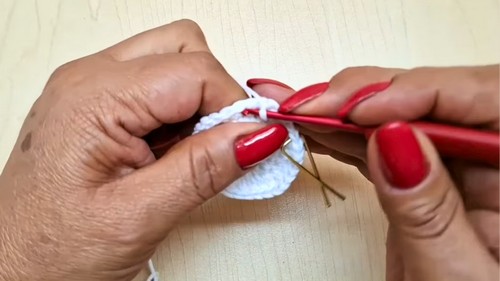 Crochet Polar Bear Christmas Ornament Pattern 2