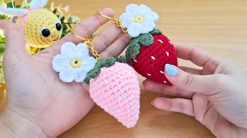 Crochet Strawberry Keychain Pattern 7