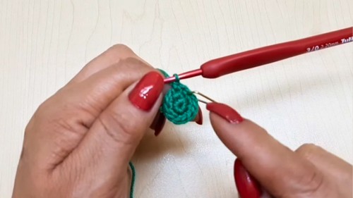 Crochet Sunflower Keychain Pattern 1