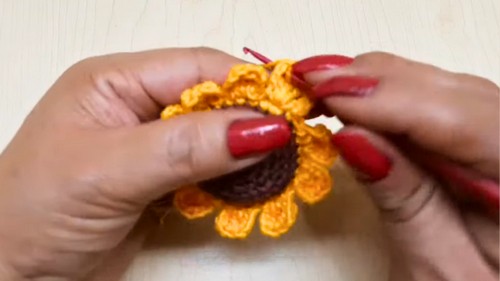 Crochet Sunflower Keychain Pattern 5