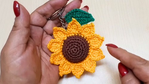Crochet Sunflower Keychain Pattern 7