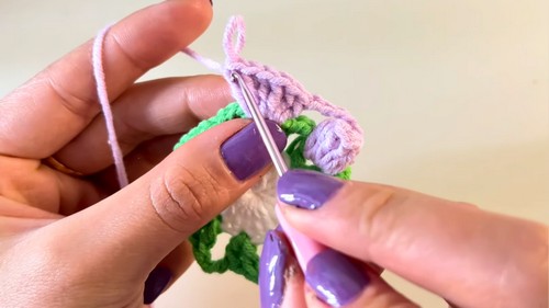 Crochet Tulip Granny Square Pattern 4